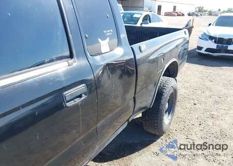 1999 Toyota Tacoma Prerunner V6 z USA, uszkodzony, nr VIN 4TASN92N0XZ566863